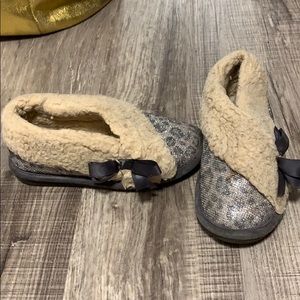 💋Girls Bearpaw slip on with fur inside